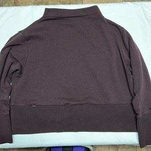 Women’s Nike Crop pullover.